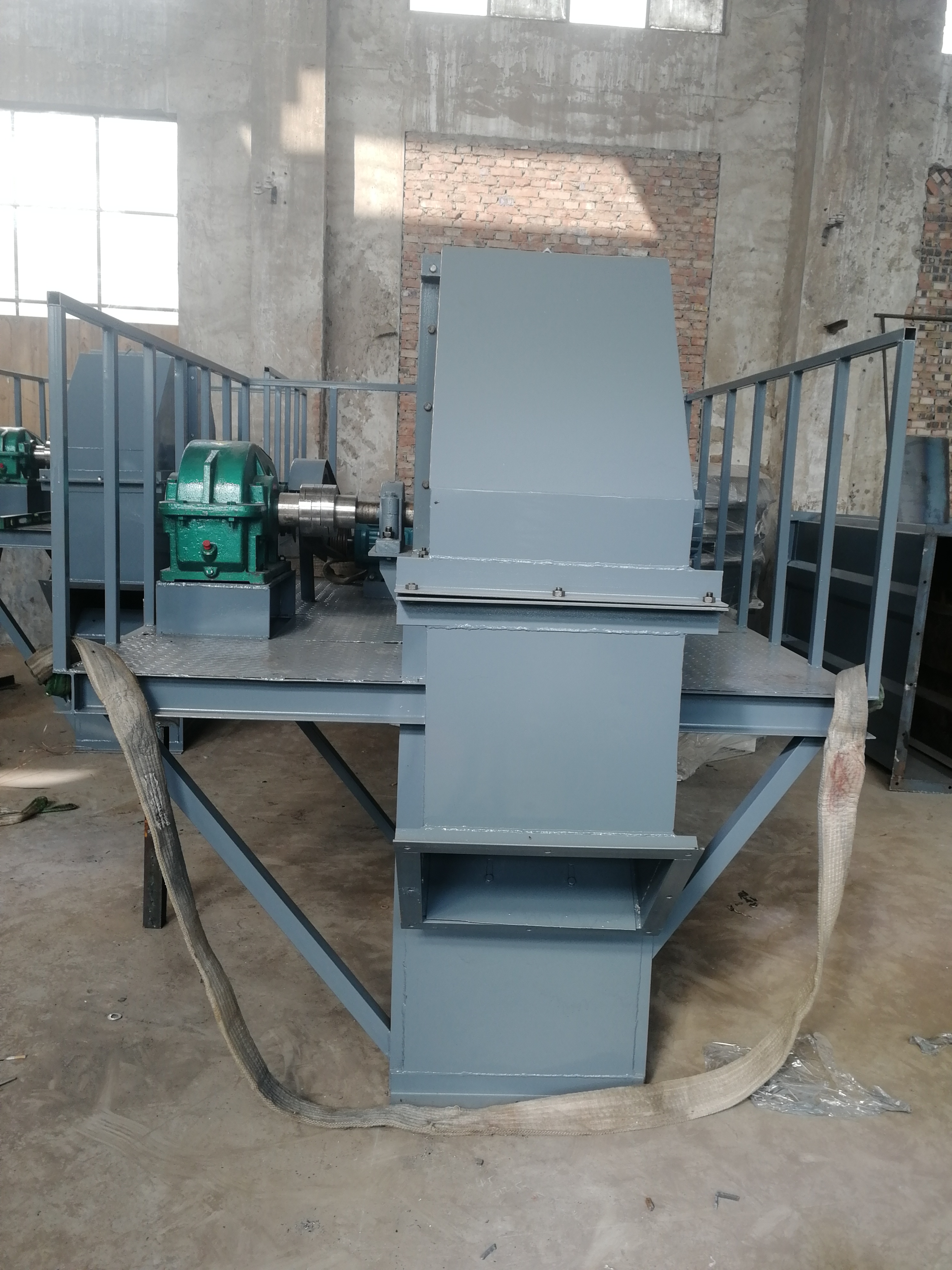 環鏈斗提機-高強度TH型斗式提升機廠家特點介紹 (環鏈式斗提機結構圖)